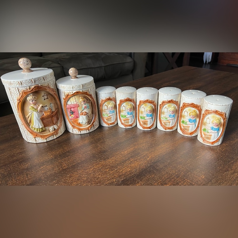 Vintage 1978 Sears Roebuck & Co, Pioneer Lady set, made in Japan